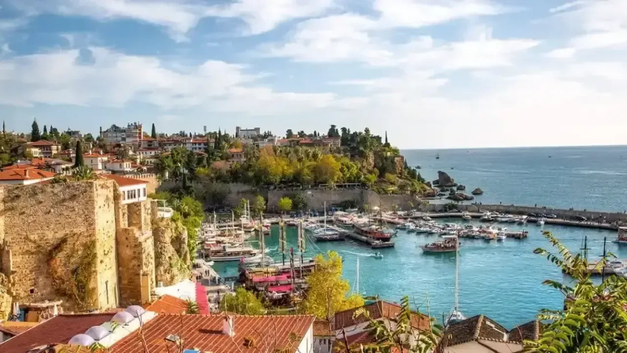 Türkiye’yi ziyaret edenlerin ilk tercihi gezi ve eğlence oldu