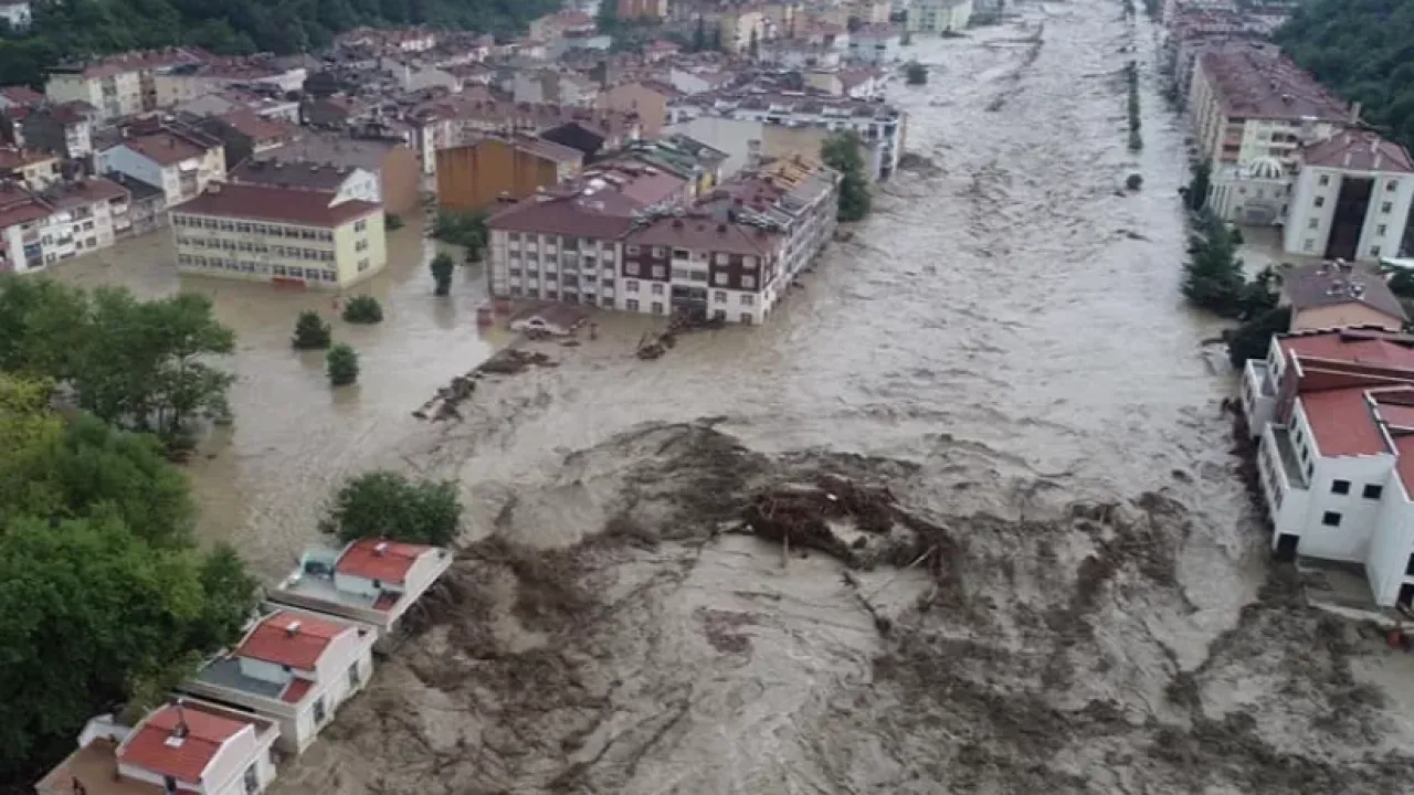 Uzmandan sel sonrası temizlik uyarısı: Önce güvenliği sağlayın