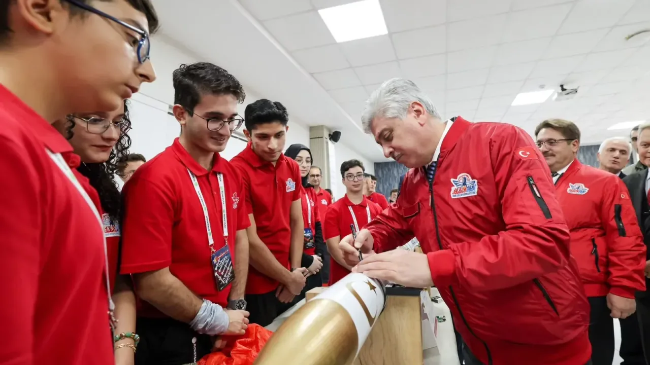 Vali Doğan, TEKNOFEST’te Sakarya’ya gurur yaşatan öğrencilerle