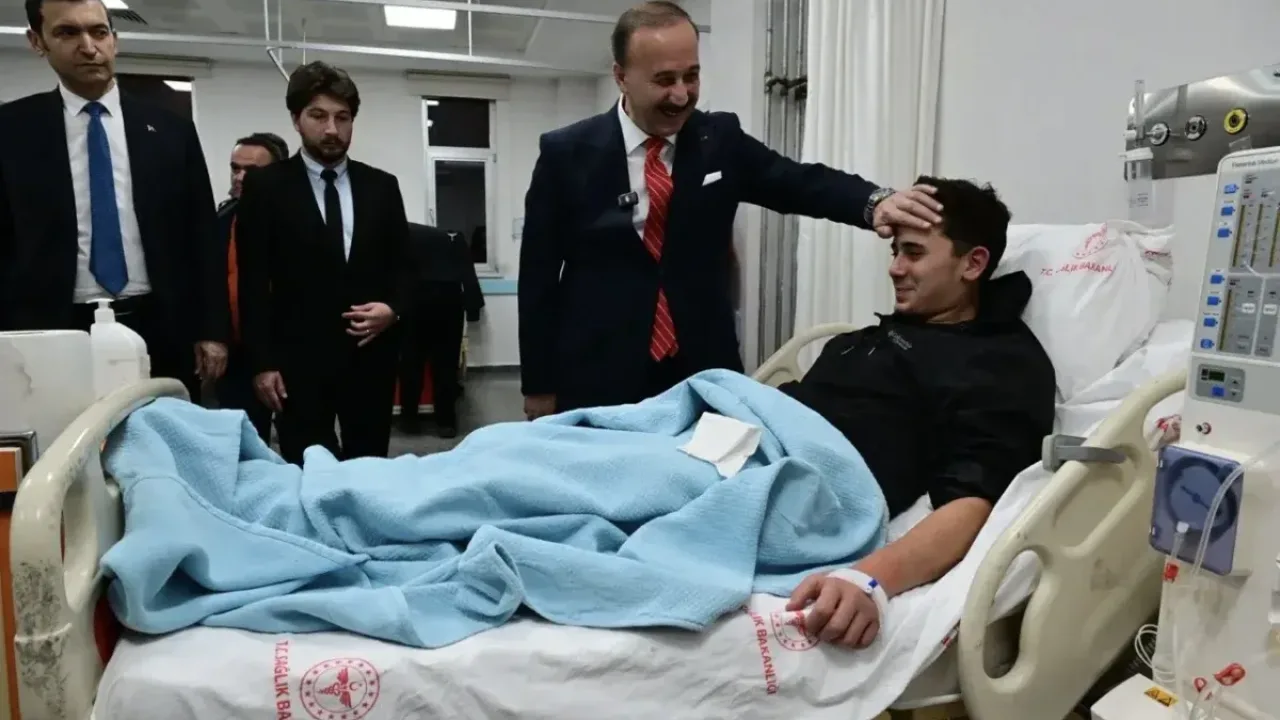 Vali Erin Kızılay gönüllülerine hastanede ziyaret