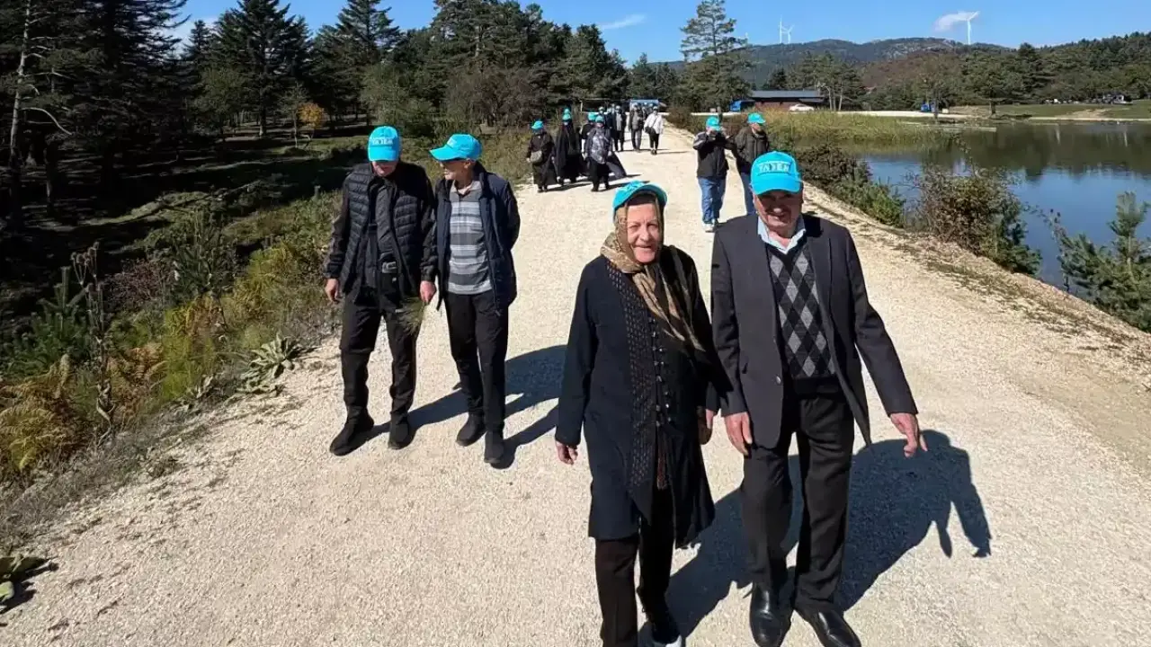 YADEM üyeleri Taraklı Karagöl Yaylası'nda doyasıya eğlendi