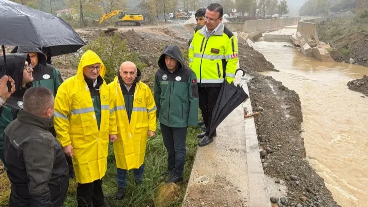 Yalova’da sel sonrası taşkın mesaisi