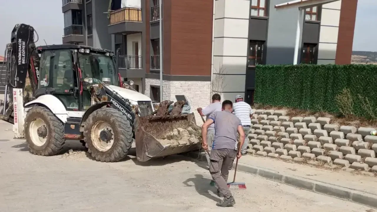 Yenimuhacir'de altyapı sonrası yol tamiratı
