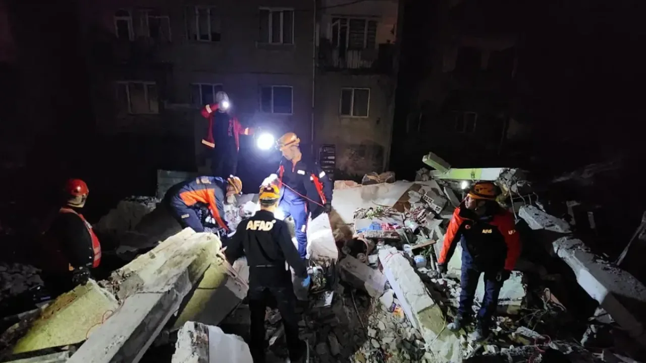 Zonguldak’ta bina çökmesi: Enkaz altındaki vatandaşın cansız